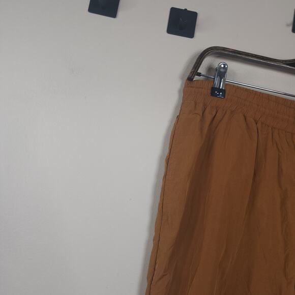 Good American Essential Nylon Track Pants in Bronze Size S - Picture 3 of 10